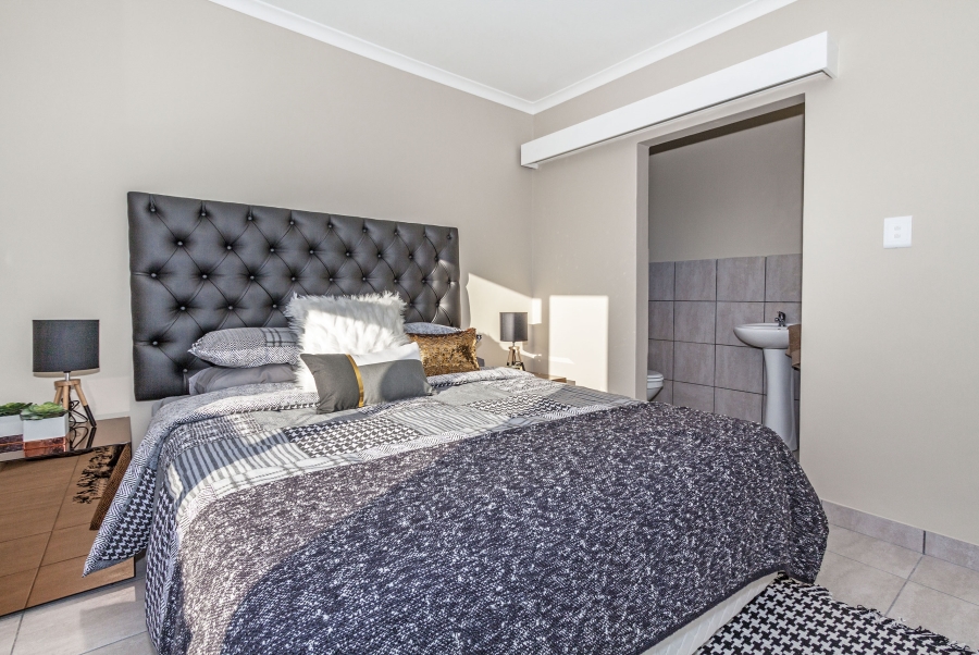 3 Bedroom Property for Sale in Stellendale Western Cape